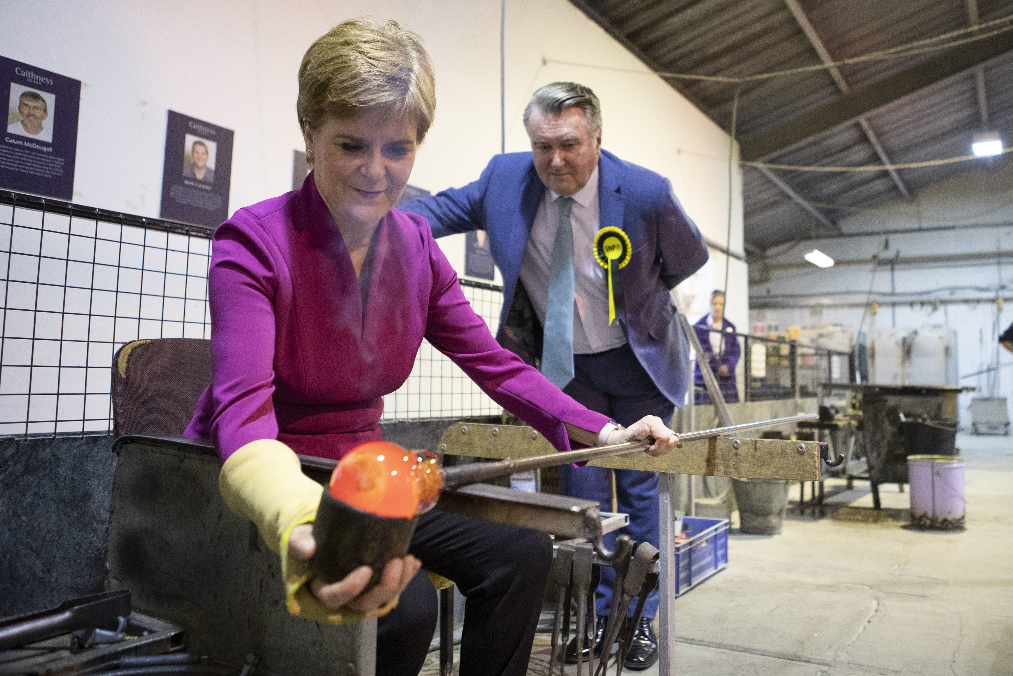 SNP leader Nicola Sturgeon, with SNP candidate for Ochil & South Perthshire, John Nicolson, makes a glass paperweight at Caithness Glass during a visit to Crieff Visitors Centre