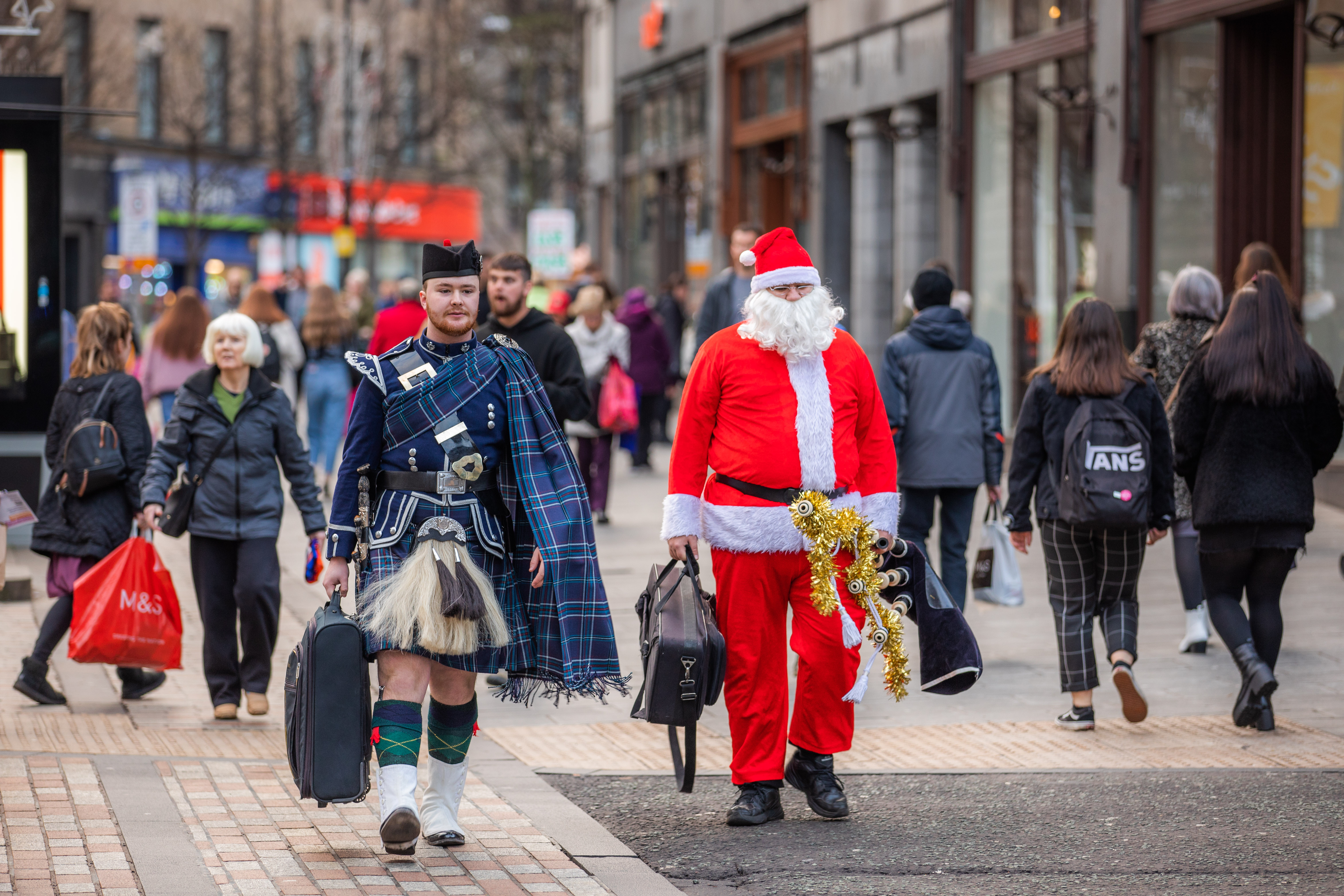 Dundee City Centre was inundated with Christmas shoppers at the weekend.