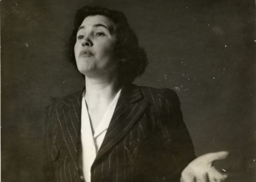 Jennie Lee lecturing in the 1930s.