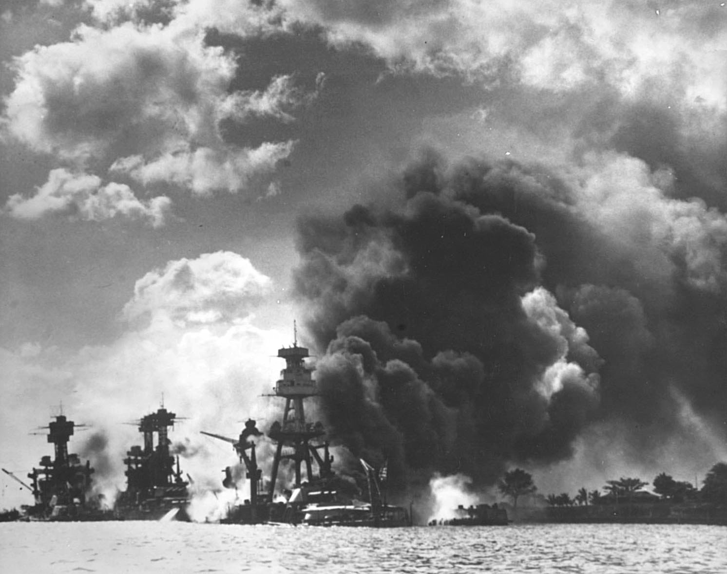 (L- R) ARIZONA, TENNESSEE AND WEST VIRGINIA ALL DESTROYED THE BOMBING RAID.
WORLD WAR II - PEARL HARBOR, AMERICA - 07 DEC 1941
