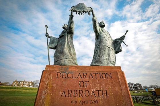 Declaration of Arbroath statue.