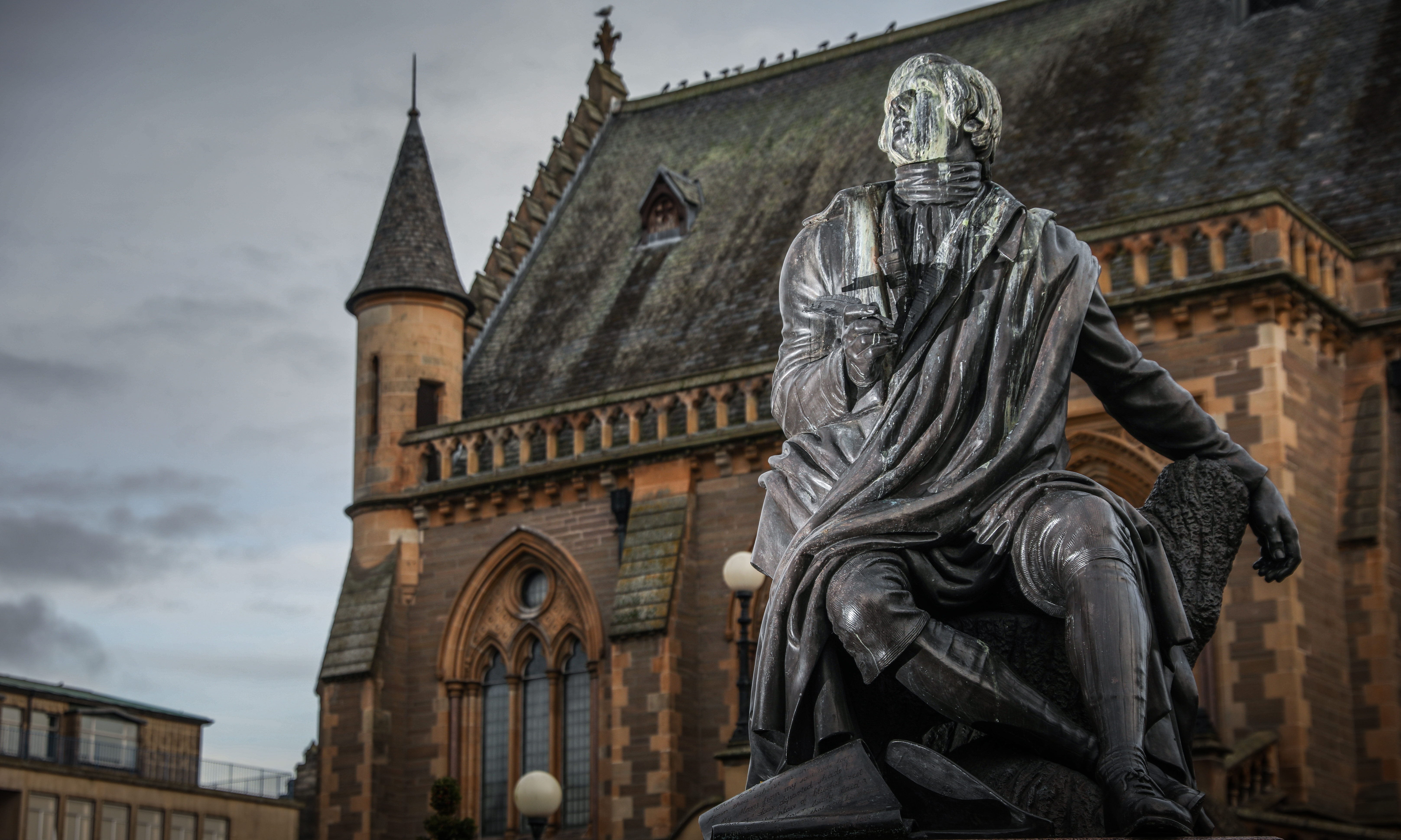 Robert Burns statue in Dundee.