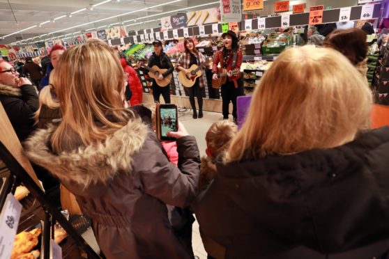 KT Tunstall was at the Lidl store in Cowdenbeath.