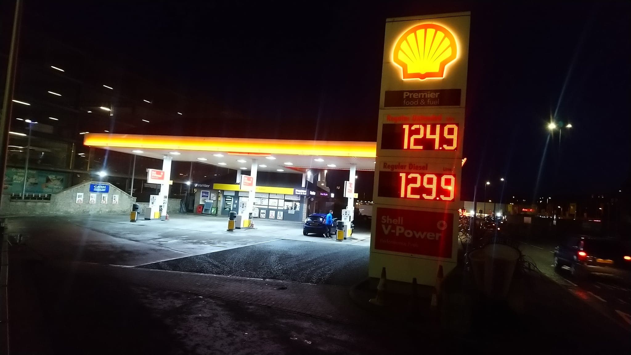 Shell on East Marketgait.