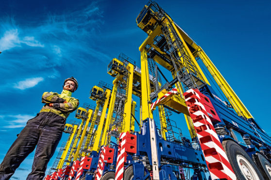 New Straddle Carriers Grangemouth
Forth Ports Engineer Gregor Nichie with the 5 new straddles at The Port of Grangemouth
Pic Peter Devlin