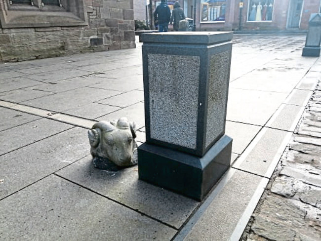 Statue head knocked off outside St John's Kirk in Perth City Centre.