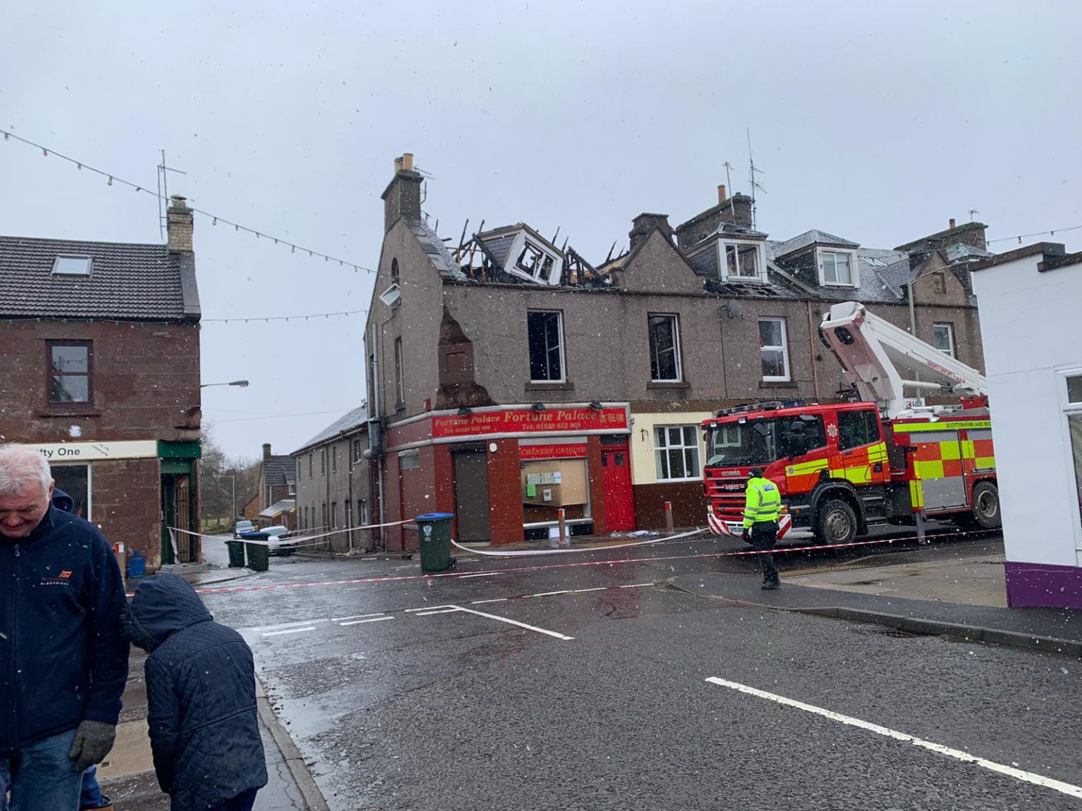 Specialist firefighting crews tackling "welldeveloped" fire which