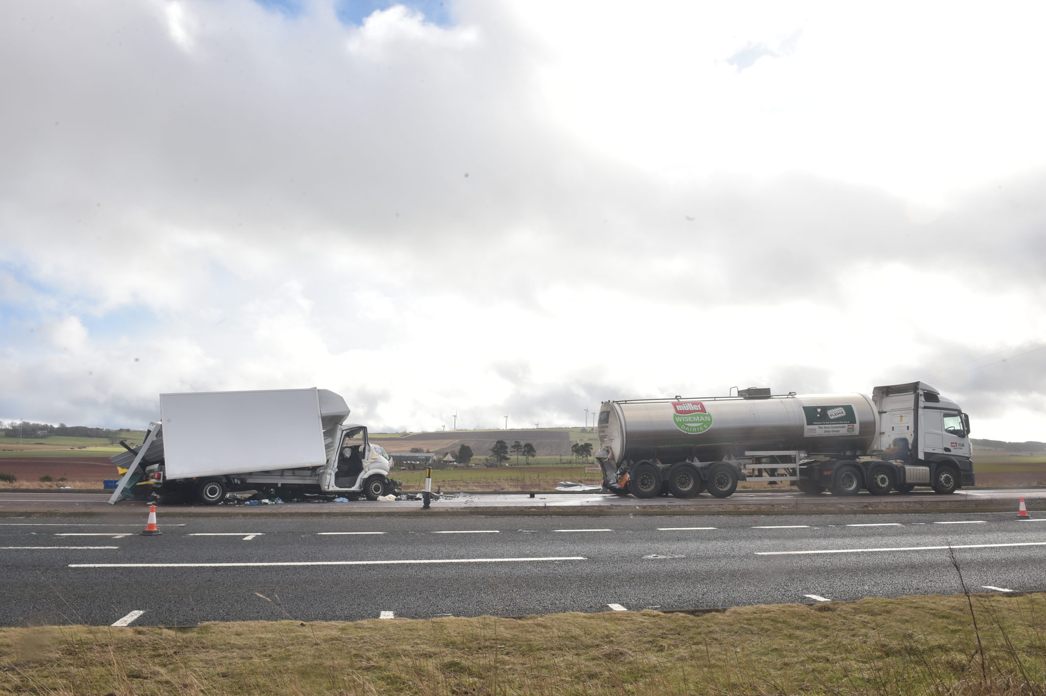 Man in hospital as serious A90 Mearns crash causes huge disruption to ...