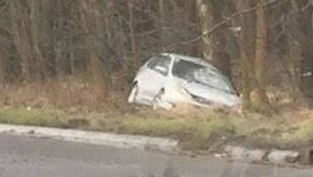 Car strikes tree after leaving A915 Standing Stane Road.