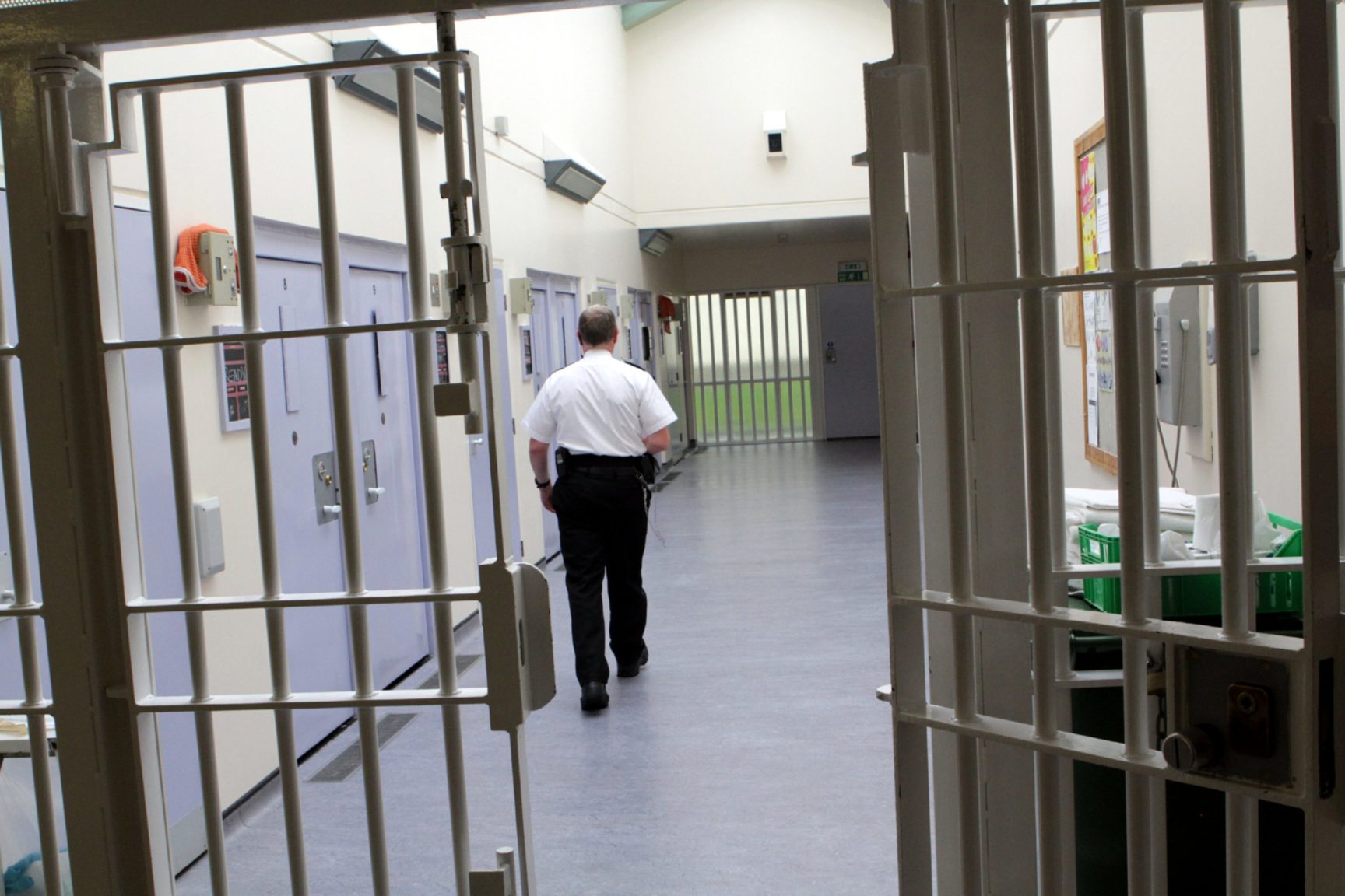 Up to 450 prisoners could be released early as jail staff battle ...
