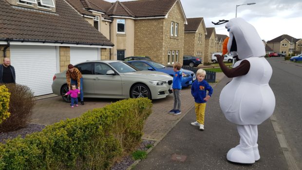 Olaf was out and about in the Kirkcaldy housing estate.