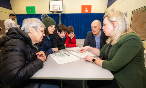 Residents quizzed the project team about North Muirtons new school.