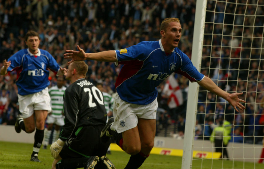 Peter Lovenkrands scores winner against Celtic in 2002 final