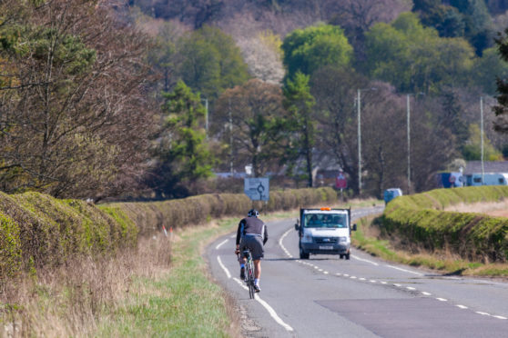 Road from Bridge of Earn to Aberargie.