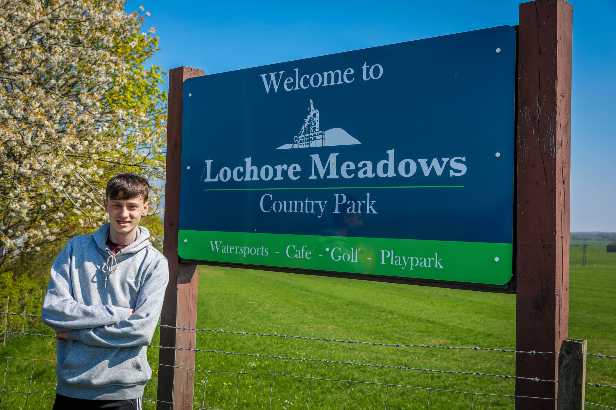 Teenager hailed a hero after helping to save trapped youngster - The ...