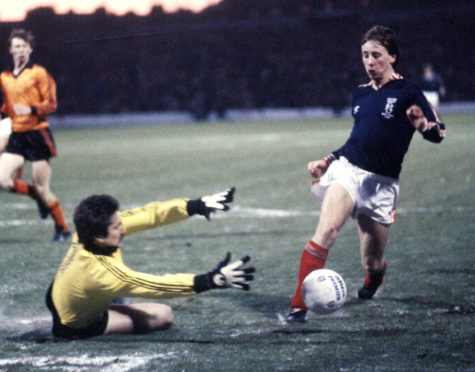 Ray Stephen up against Hamish McAlpine in Dundee Derby in 1980