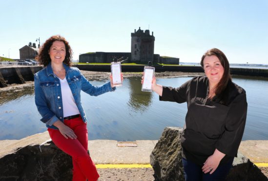 Fiona Walsh & Angela Jarron of Toll House Spirits with their new creation, Broughty Ferry Gin.