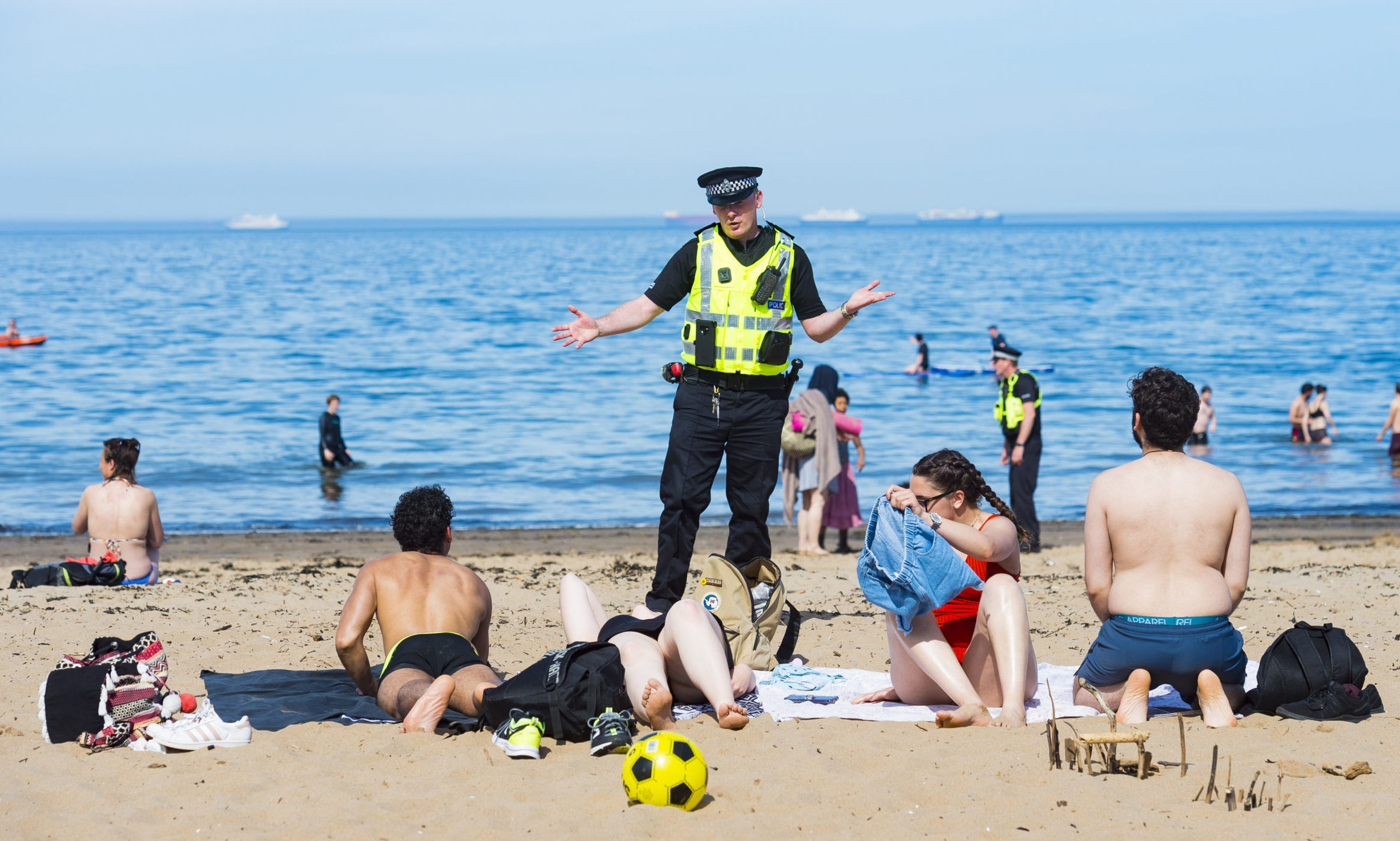 Police speak to the public at Portobello Beach during the ongoing coronavirus pandemic on May 20.