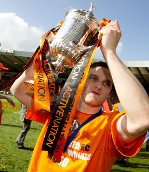 Craig Conway lifts the Scottish Cup