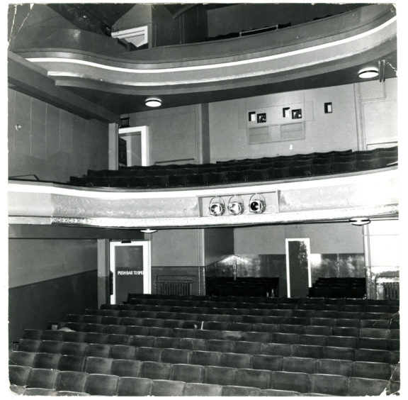 dundee theatre