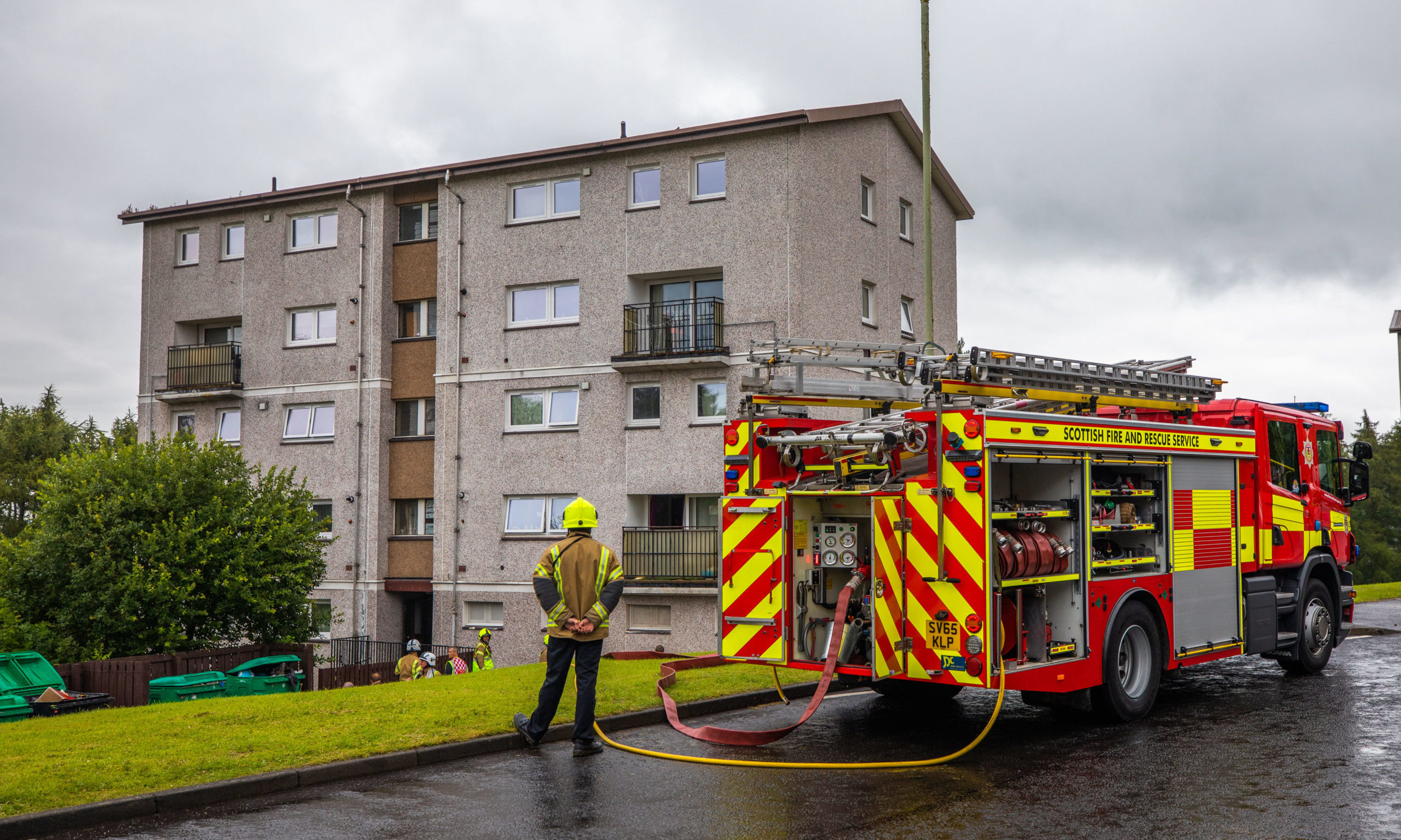 A fuse box fire at a block of flats on Strathtay Road was put out by firefighters.