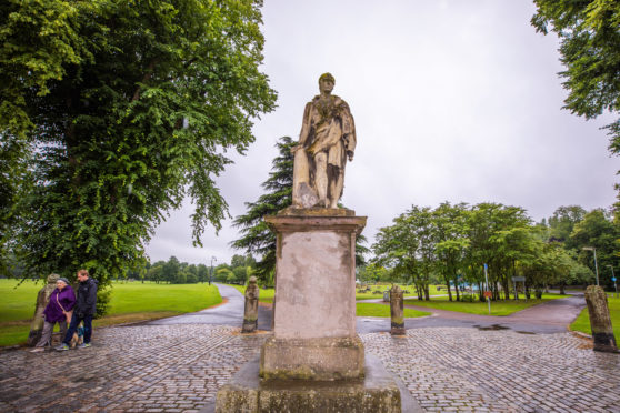 Sir Walter Scott left without his faithful deerhound at South Inch