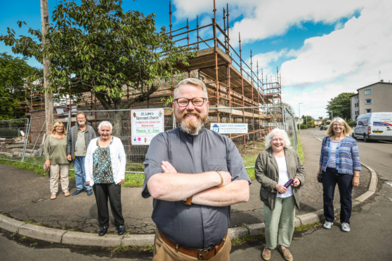 l to r, Fiona and Gordon Munn, Gwynneth Crawford, Sally Carr and Margaret Hulme-Jones with the Rev Gerry Dillon (front)