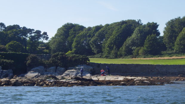 Kinghorn Lifeboat helped a family at Aberdour.