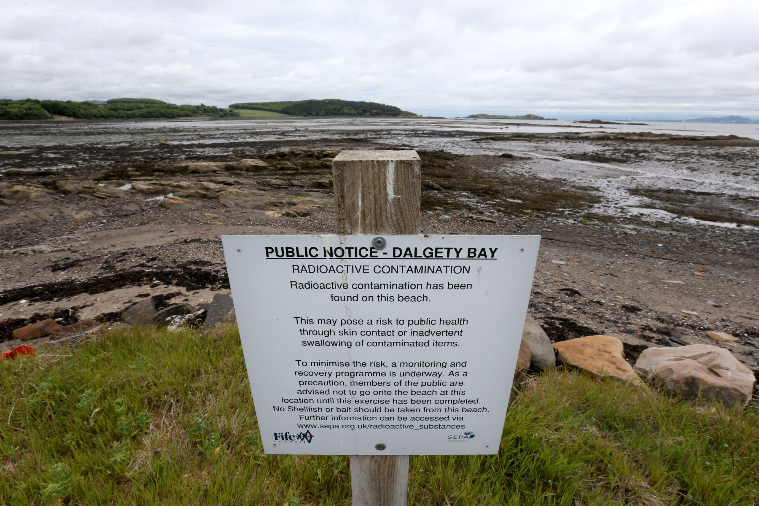 SEPA revealed that the MoD are yet to apply for the licence to remove radiation from the Fife beach.
