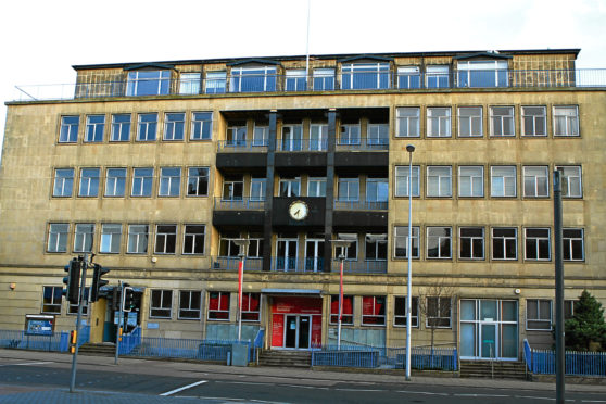 The Royal Exchange building in Dundee is being used to accommodate school pupils after Dundee High School lodged plans with the city council.