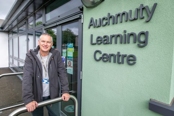 Fife Council Lead Officer, JP Easton outside Auchmuty Learning Centre in Glenrothes which remains closed due to COVID19 restrictions, but is pivotal to the well being and mental health of many Glenrothes residents - Thursday 20th August 2020 - Steve Brown / DCT Media