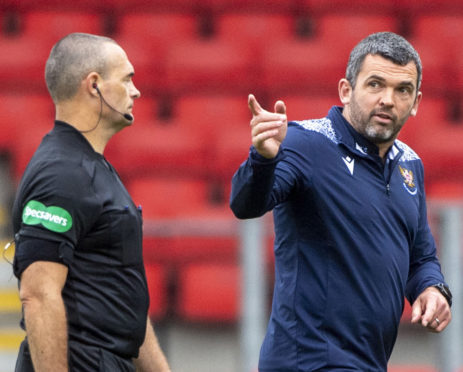 Callum Davidson speaks to the assistant referee who disallowed Callum Hendry's goal.