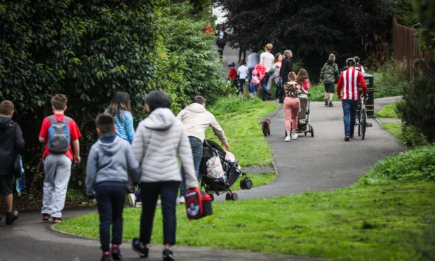 Parents dropping off kids at a Perthshire primary amid the coronavirus pandemic in August 2020.
