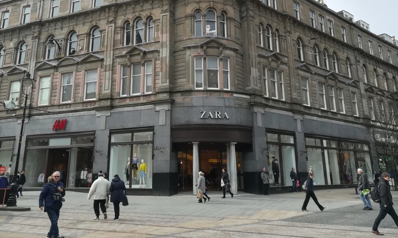Staff and shoppers gutted as Dundee fashion store closes its doors for