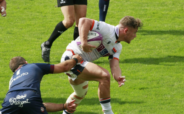 Darcy Graham dodges away from tacklers to set up Damien Hoyland's try in Bordeaux.