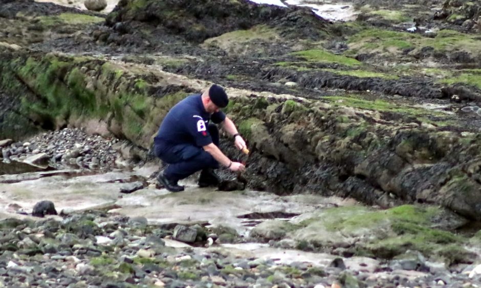 EOD deal with the device on Carnoustie Beach.