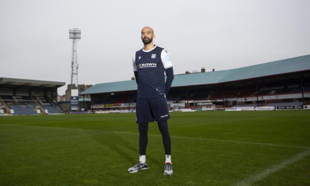 Liam Fontaine has signed a deal with Dundee until the end of the season.