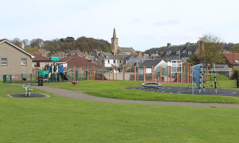 Man exposed himself to Fife primary school pupils doing 'Daily Mile