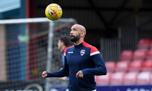 Former Ross County defender Liam Fontaine has signed for Dundee.