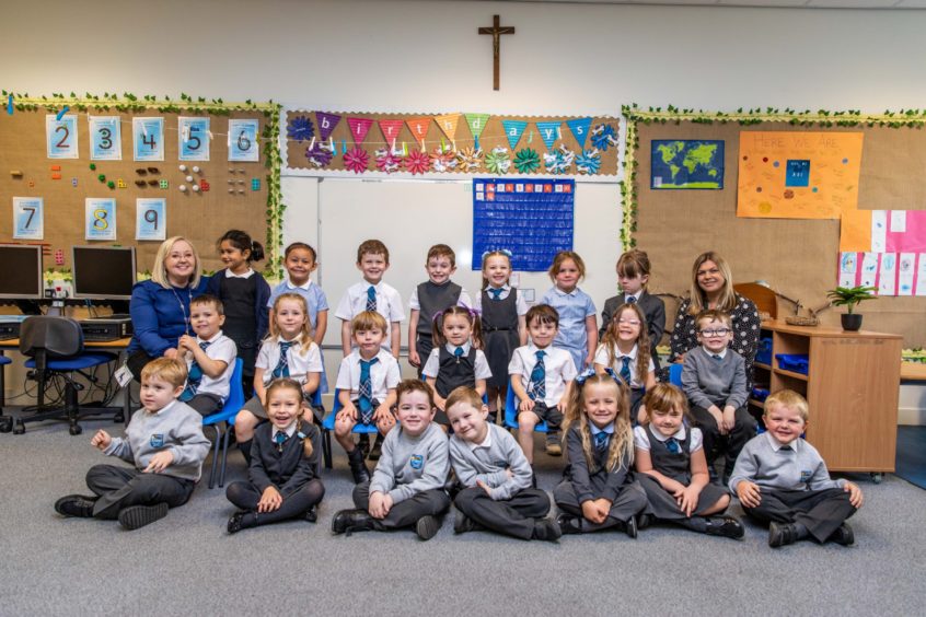 St Andrew's Dundee Primary School class P1C with teachers Mrs Cathcart and Mrs Stuart.