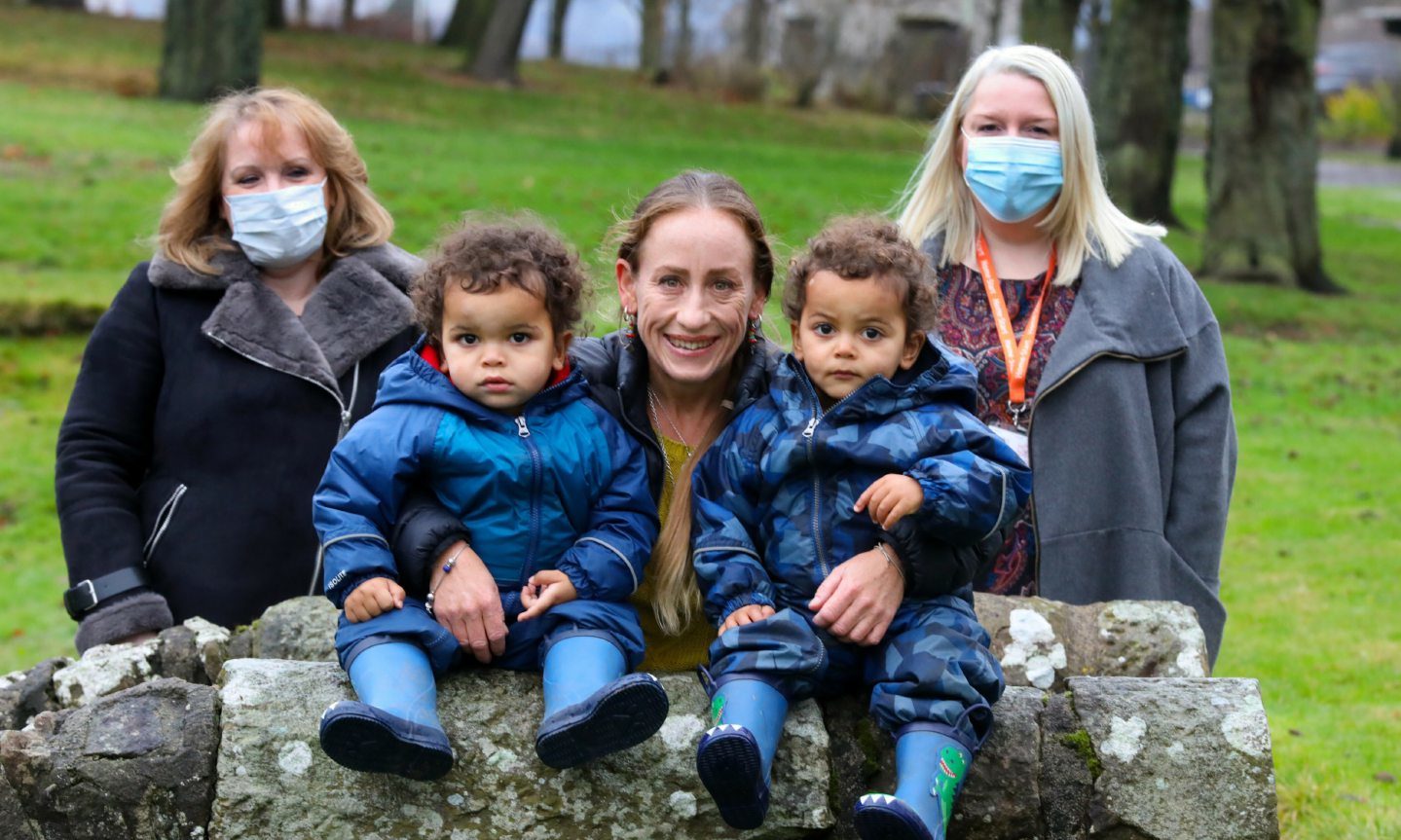 'My phone is my lifeline': Dundee single mum thanks charity for keeping her connected during the pandemic - Vimarsana News
