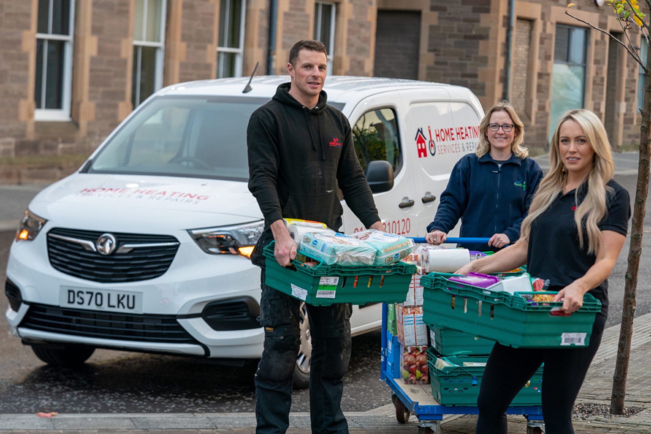 Perth business set up during pandemic donates hundreds to local foodbank - Vimarsana News