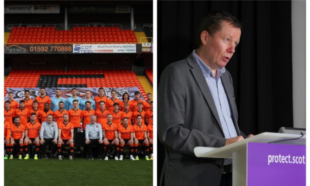 Jason Leitch has heavily criticised Dundee United for allowing a group photo, left