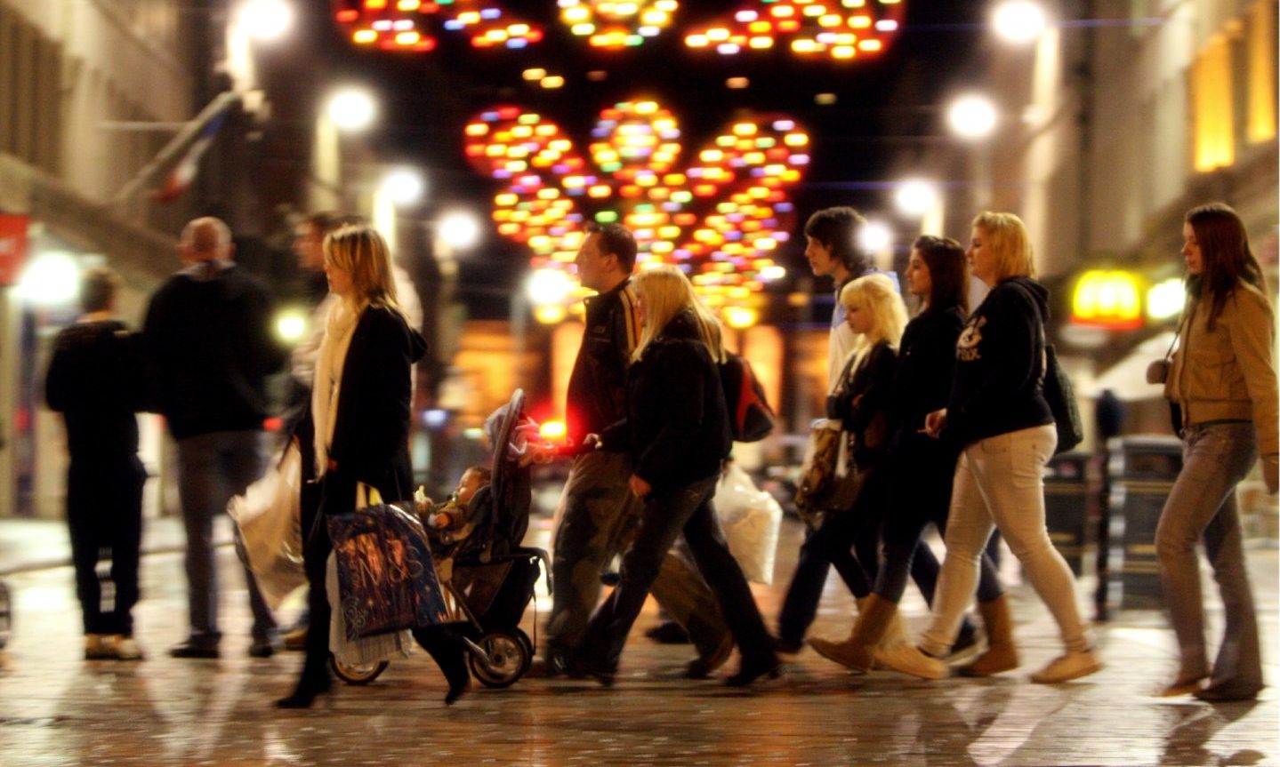 Jingle tills: Dundee's last-minute Christmas shopping frenzy through the decades - Vimarsana News