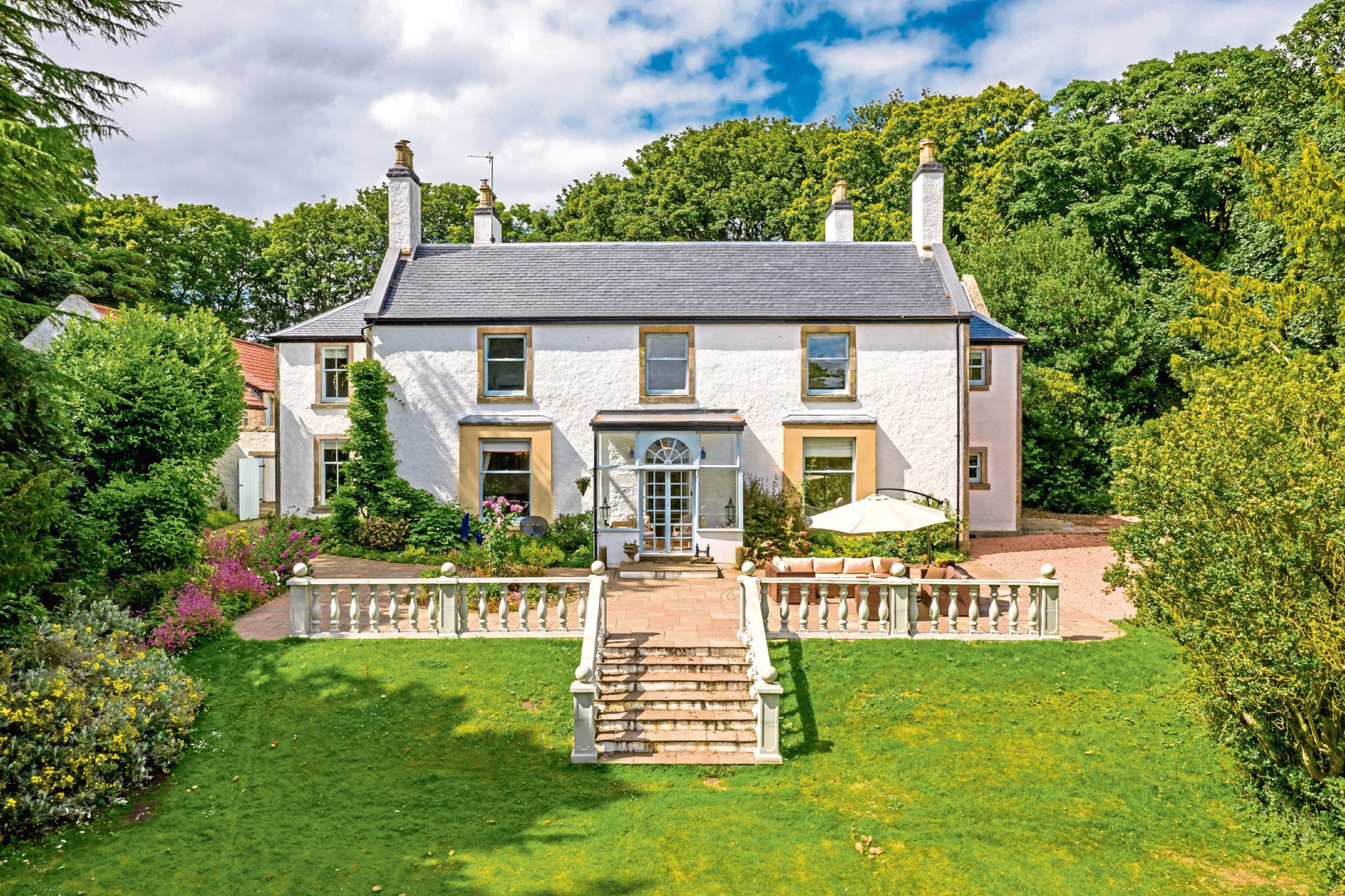 PROPERTY: hidden Fife gem has huge main house, cottage, outbuildings - and a ruined castle - Vimarsana News