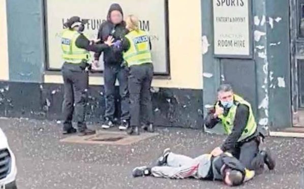 A man was knocked unconscious while being arrested in Clepington Road, Dundee.