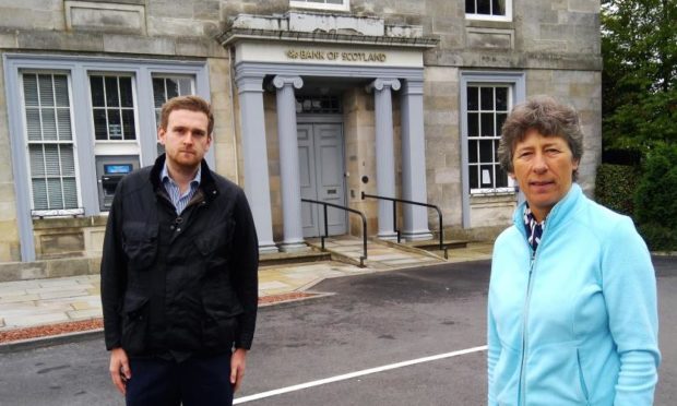 Liz Smith MSP and Councillor Callum Purves outside the bank ahead of its closure.