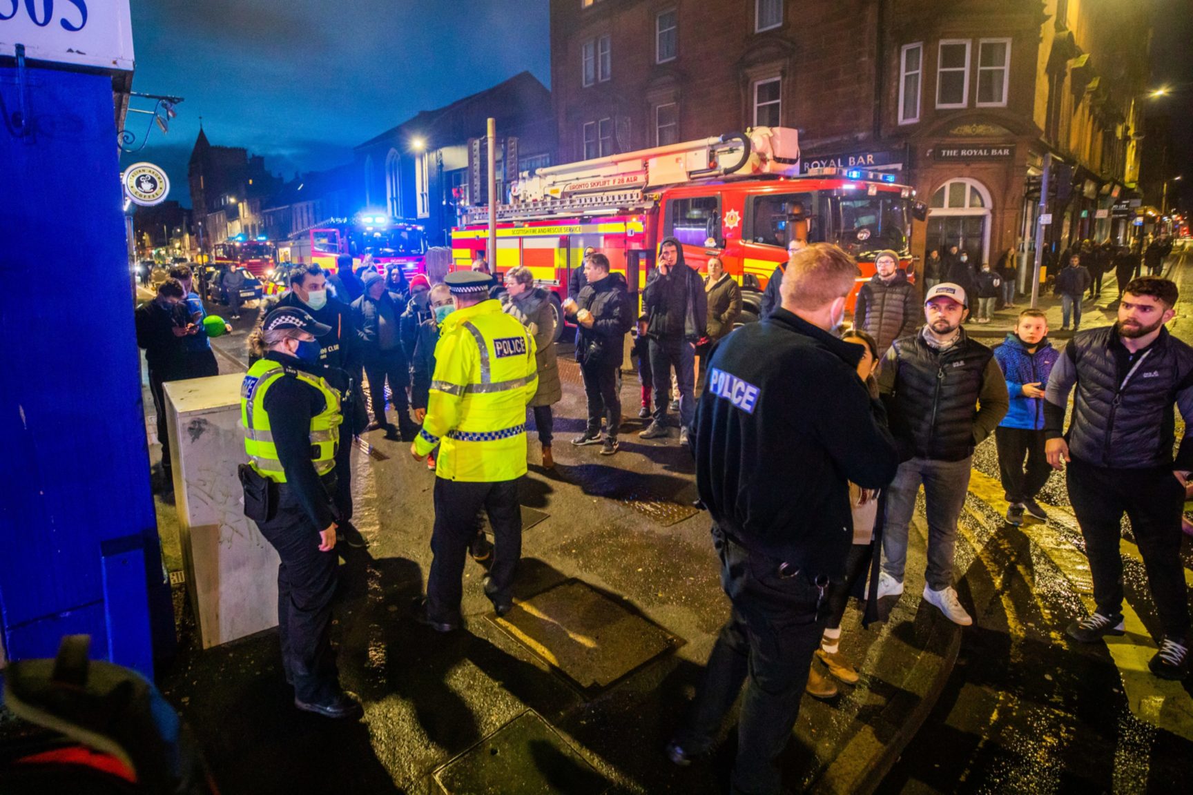 VIDEO: Firefighters battle major blaze at Perth city centre takeaway