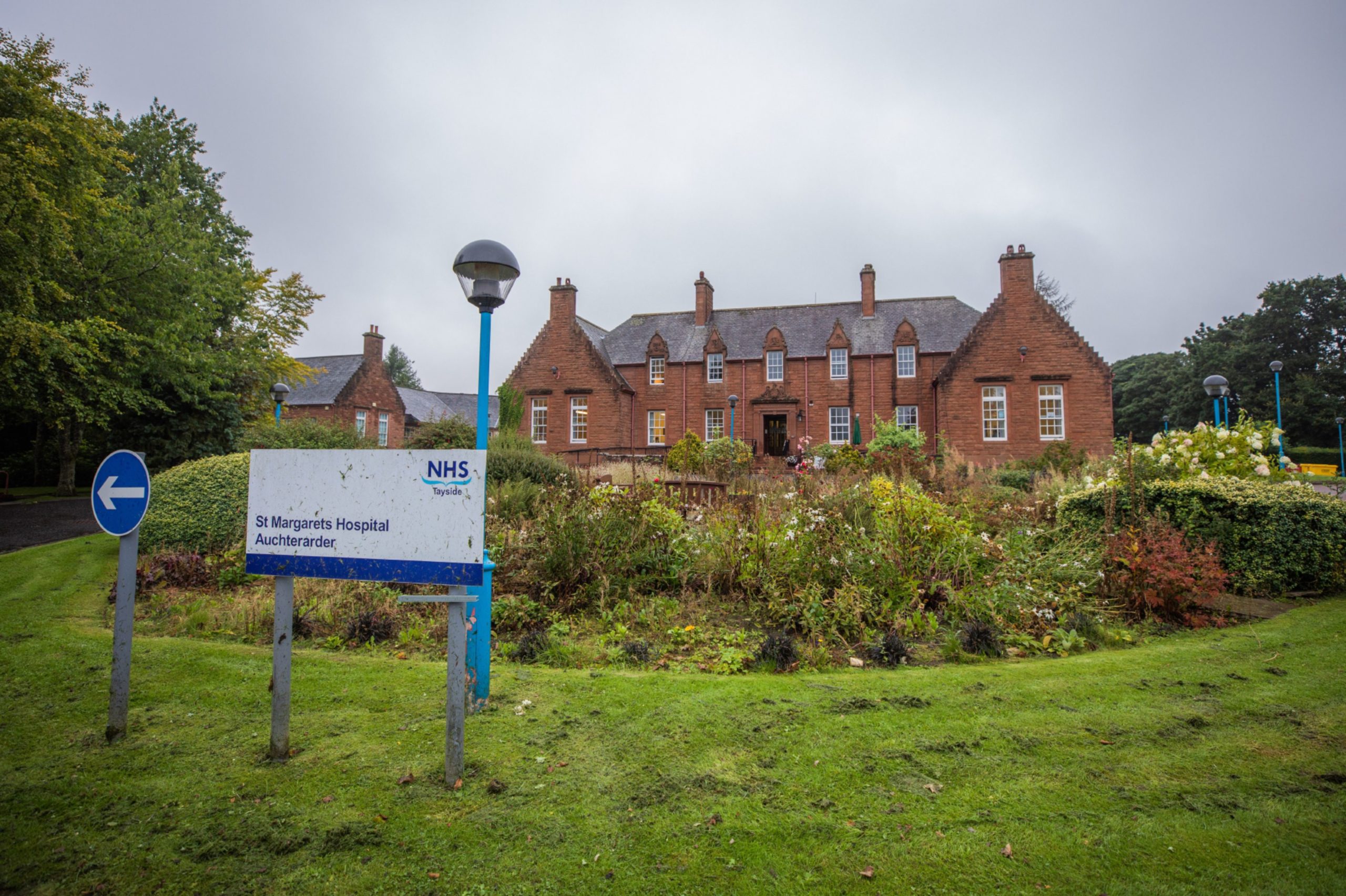 NHS Tayside probes 'worrying' Covid-19 outbreak at Auchterarder hospital - Vimarsana News