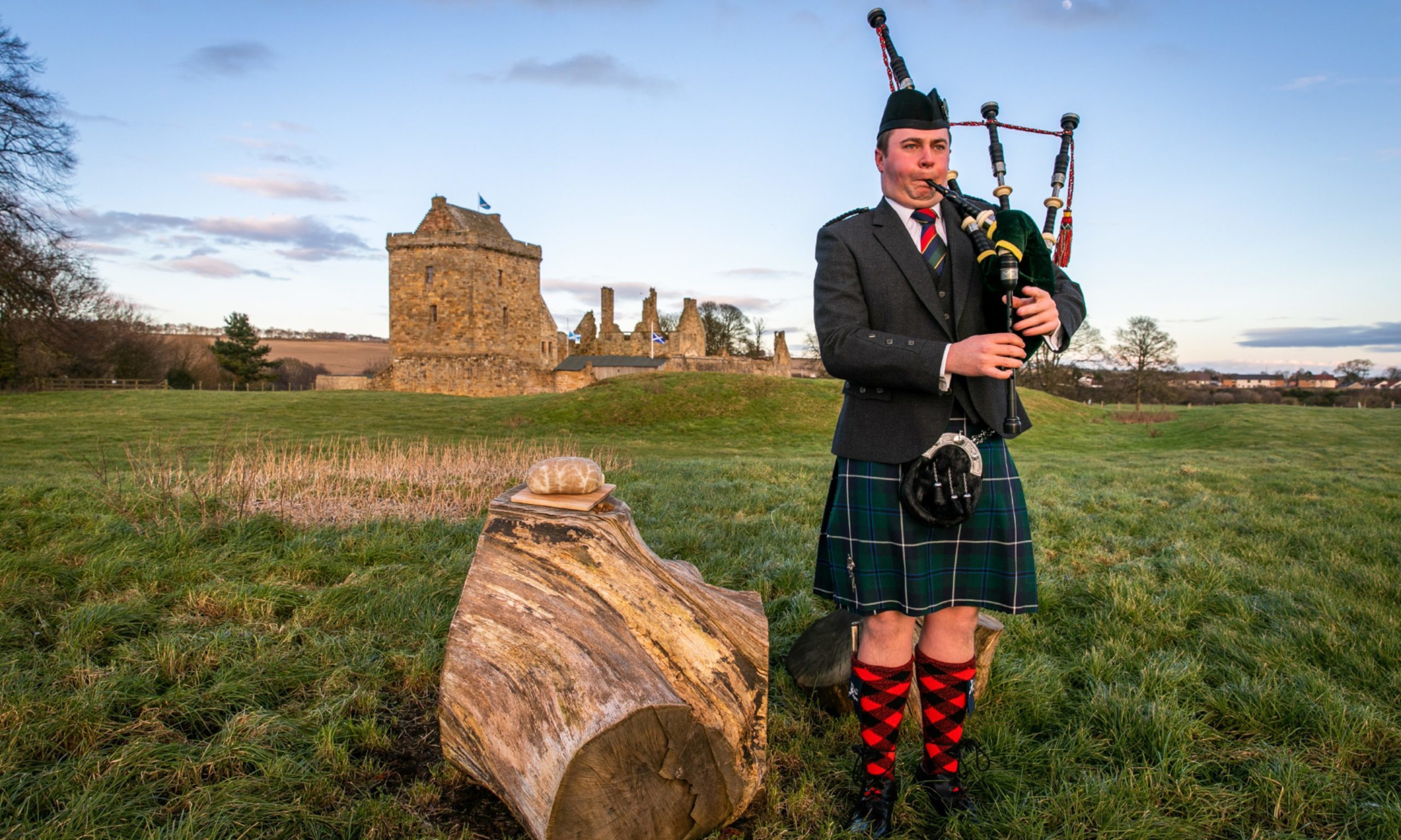 Fife Piper Conner plays on despite cancellation of Burns Night celebrations - Vimarsana News